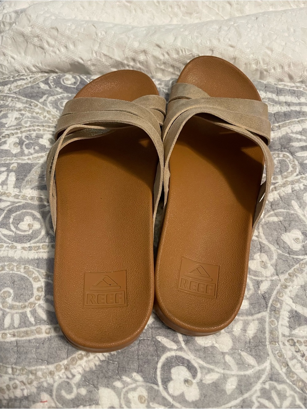 Reef Cushion Spring Bloom Crisscross Strappy Sandals US9 Metallic Champagne $45 - Picture 2 of 4